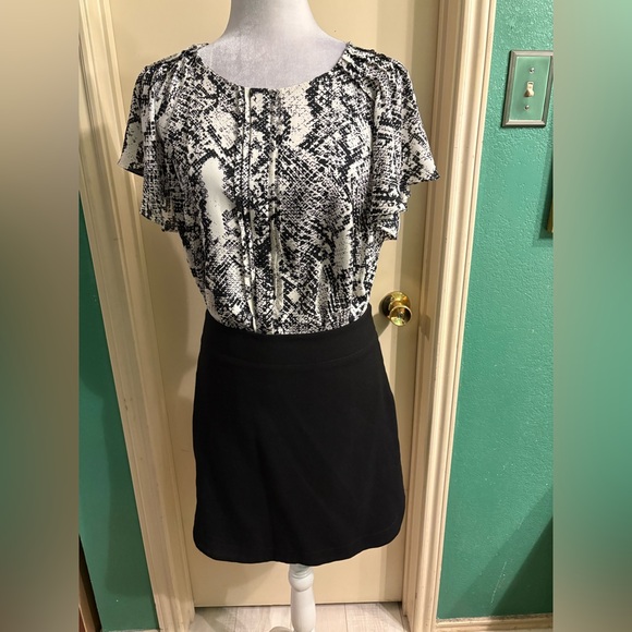 LOFT Black Mini Skirt - Picture 2 of 16